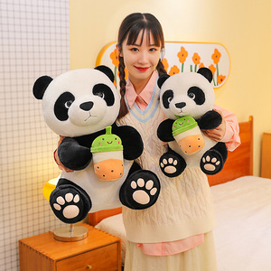 Morbido Peluche <span class=keywords><strong>Panda</strong></span> con Tazza di Bubble Tea, Simpatico Pupazzo Kawaii in 4 Misure per Bambini, Decorazione Cameretta, Regalo di Compleanno - Product Image 3