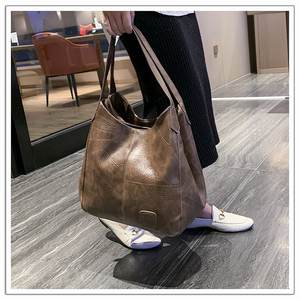 Sacs à bandoulière en cuir souple de <span class=keywords><strong>grande</strong></span> capacité pour femmes, fourre-tout tendance, nouvelle tendance, vente en gros, <span class=keywords><strong>2022</strong></span> - Product Image 3