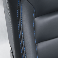 Asientos de Carreras Completamente Negros de Cuero PVC con Costuras Azules, Respaldo de Fibra de Carbono y Poliuretano con Rieles