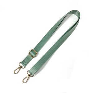 Lanière de téléphone réglable 6/7/8L tendance et de haute qualité avec sangle de poignet et porte-clés, idéale pour les voyages, lot de 12 – Vente Flash - Product Image 1