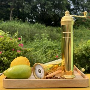 Ensemble de moulins à sel et à poivre manuels réglables en laiton doré unique pour la maison Vente en gros - Product Image 6