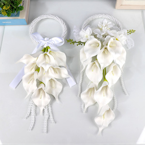 Bouquet da sposa a cascata con calla in poliuretano e perle artificiali, fiori da matrimonio a mano, per San Valentino - Product Image 4
