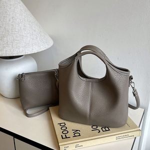 Bolso Bandolera de PU en Forma de Cubo con Diseño de Empalmes, Cierre Magnético y Correa de Hombro Única para Uso Diario - Product Image 3