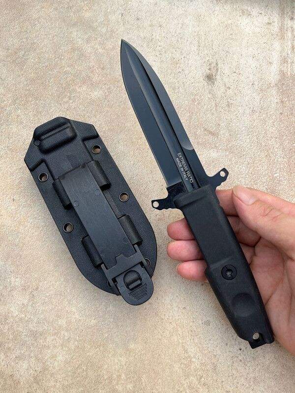 Negro con ranura de sangre