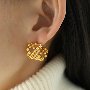 Pendientes geométricos de aleación de cobre con baño de oro de 18 quilates, diseño de red en forma de U, EH214 - Product Image 3