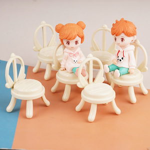 Casa <span class=keywords><strong>de</strong></span> muñecas en miniatura, sillas pequeñas realistas para la cocina y la sala <span class=keywords><strong>de</strong></span> estar, decoraciones para escenas <span class=keywords><strong>de</strong></span> juego <span class=keywords><strong>de</strong></span> simulación para niños - Product Image 1