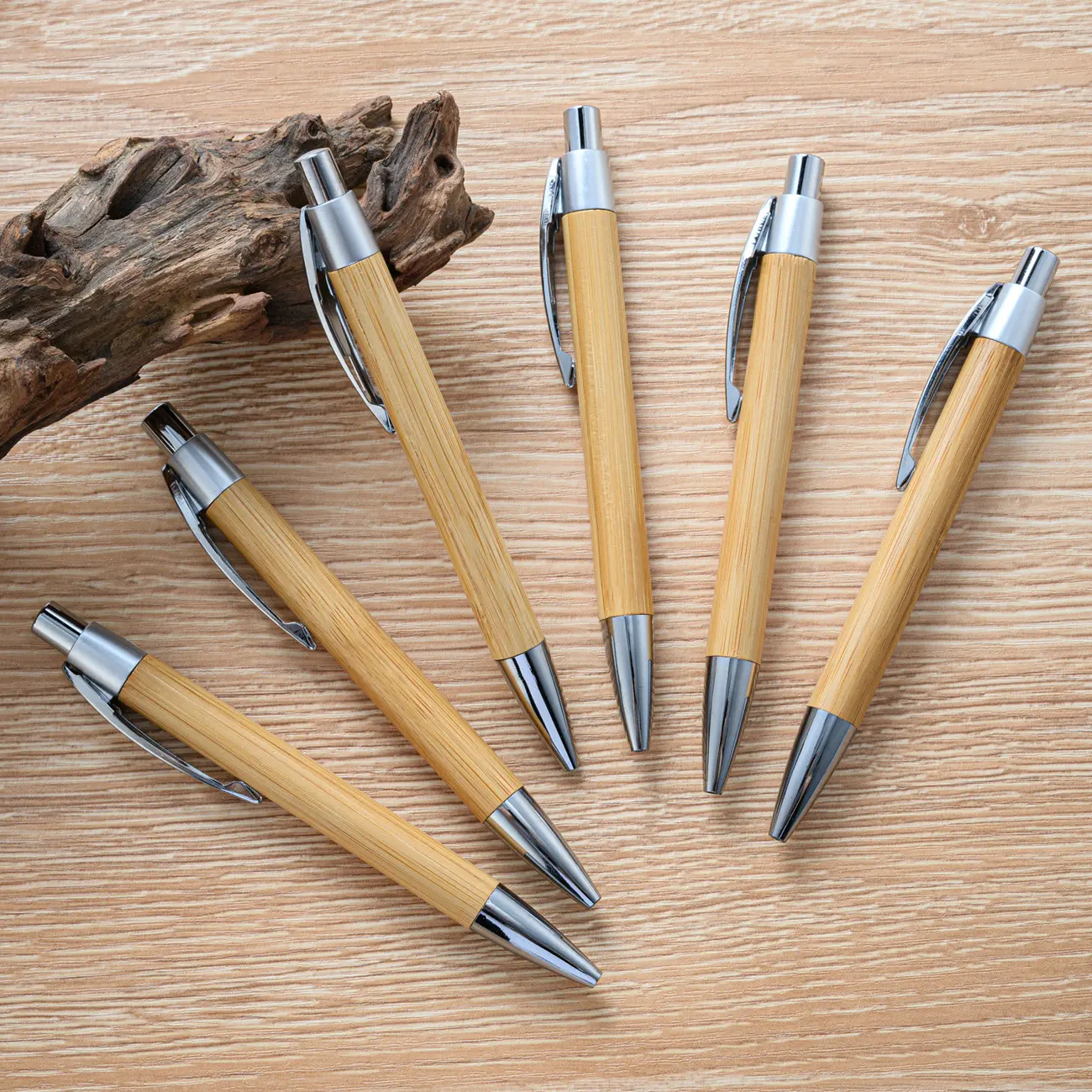 Canetas fofas de madeira JPS OEM canetas fofas personalizadas canetas inspiradoras de alta qualidade canetas esferográficas para presente de Natal e feriados