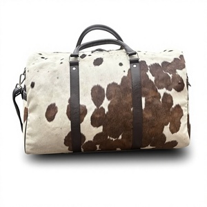 Bolsa de Viaje de Cuero Vacuno Refinado Estilo Western con Pelo, Lujosa Bolsa de Gimnasio con Cierre de Cremallera, Portátil LHDB-0175 - Product Image 1