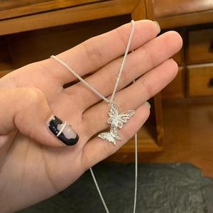 Collar de Mujer Sakura con Diseño Delicado y Lujoso, Plata de Ley S925, Cristal en Polvo, Flor de Melocotón Fresca, Estilo Moderno - Product Image 2