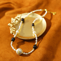 Collier de perles naturelles baroques noires et blanches, bracelet élégant et polyvalent en feuille d'or, bijoux chics pour tenue décontractée quotidienne