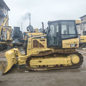 CAT D5K buldoser bekas-beratnya adalah 9408 kg dan konstruksi kecil dan berasal dari Jepang - Product Image 3