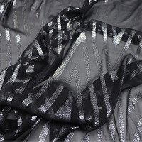 Westlicher Glänzender Trendiger Seiden-Metallic-Stoff Lurex Silber V Schwarzer Grundstoff Wunderbar für Rock Hose Hemd
