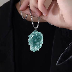 Pendentif crâne en jadéite bleu eau naturelle de qualité A, serti d'argent S925 de qualité glace avec jade, design hip-hop sombre unique - Product Image 2