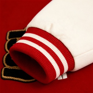 <span class=keywords><strong>Veste</strong></span> bomber rouge pour homme, style streetwear personnalisé, avec patchwork de <span class=keywords><strong>vinyle</strong></span> et broderie de baseball, manches <span class=keywords><strong>en</strong></span> cuir - Product Image 3