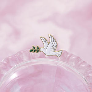 <span class=keywords><strong>Set</strong></span> <span class=keywords><strong>de</strong></span> Pines Esmaltados con Paloma <span class=keywords><strong>de</strong></span> la Paz y Rama <span class=keywords><strong>de</strong></span> Olivo |   Colección <span class=keywords><strong>de</strong></span> Broches Metálicos |   Venta al por Mayor <span class=keywords><strong>de</strong></span> Ropa y Accesorios para Bolsos - Product Image 2