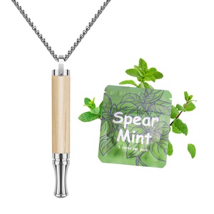 Collier en bois clair argenté pour l'aide au sevrage tabagique, avec cœurs d'aromathérapie à la menthe verte, bijou pendentif anti-anxiété et anti-stress - Product Image 1
