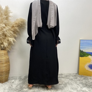 6723 #   Nouvelle Robe Chic pour Femme en Tissu Bulle Plissé à Col Rond, Manches Courtes Élastiques en Dentelle, Fermeture Éclair Avant et Poches Latérales - Product Image 4