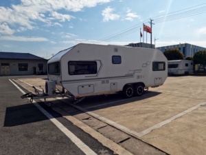 Muebles de Aluminio Completos, Libres de Formaldehído, Remolque de Viaje Moderno de Doble Eje, Caravana para Campamentos al Aire Libre - Product Image 1