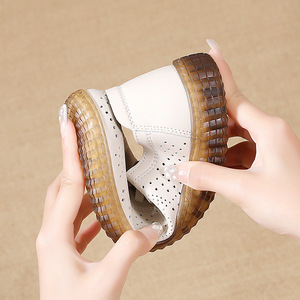 Mocassins d'été en cuir véritable pour femmes ouverts grande taille respirant creux décontracté maman sabots semelle souple sans lacet <span class=keywords><strong>petites</strong></span> <span class=keywords><strong>chaussures</strong></span> en cuir - Product Image 3
