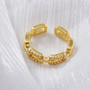 Bague unisexe en cuivre plaqué or 18 carats avec zircon, finition polie brillante texturée géométrique, accessoire de bijouterie personnalisé, vente en gros - Product Image 4