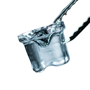 รับผลิตเครื่องทำน้ำแข็งตามสั่ง เครื่องทำน้ำแข็งก้อนใหญ่แบบแข็ง 60 กก. ต่อวัน สำหรับ<span class=keywords><strong>บา</strong></span>ร์ คาเฟ่ ร้านอาหาร - Product Image 1