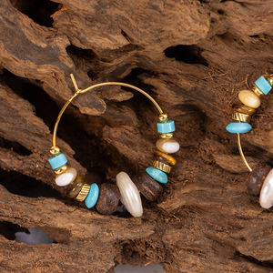 Boucles d'oreilles créoles en argent plaqué argent bohème avec perles en pierre naturelle |   Boucles d'oreilles pendantes à pompon faites à la main pour femmes - Product Image 3