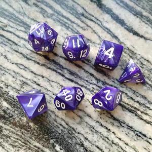 משפחה צעצועים של פנינה מסיבה להתגלגל לשחק מנתחים polythedral dnd אקריליק 20 מ "מ 7pcs לוח משחק שיש קוביות מותאמות אישית - Product Image 4