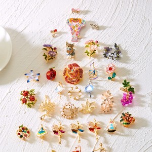 Broches Transfronterizos Europeos y Americanos: Adornos Antideslumbrantes para Trajes con Diseños <span class=keywords><strong>de</strong></span> Diamantes, Goteo <span class=keywords><strong>de</strong></span> Aceite, Chicas Bailarinas, Flores, Animales y Geométricos - Product Image 2