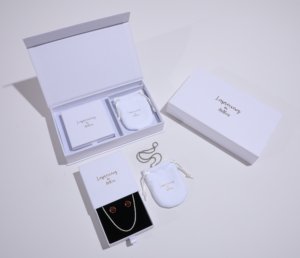 Boîte à bijoux de luxe rectangulaire en carton fait main avec fermeture magnétique, ensemble complet, rangement pour bijoux en velours uni – Offre Spéciale - Product Image 5