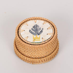 กาน้ำชาทรงกลมทันสมัยแบบมีฉนวนกันความร้อน ทำจากหวายหลากสีสัน เป็นมิตรกับสิ่งแวดล้อม พร้อมแผ่นรองกันความร้อนจากเวียดนาม ราคาถูก สำหรับเอเชียตะวันออกเฉียงใต้ - Product Image 2