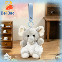 Adorable figurine d'éléphant gris en peluche assise, porte-clés, jouet à attraper, ornement de sac, accessoire de décoration pour sac à main et voiture