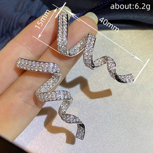 Orecchini Pendenti a Nastro Incrociato per Donne, Gioielli Eleganti e Scintillanti per Feste - Product Image 4