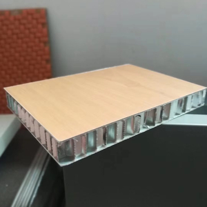 Panneaux de porte d'armoire résistants aux rayures de taille personnalisée Matériau de construction sandwich en aluminium - Product Image 1