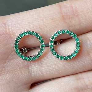 Boucles d'oreilles clous géométriques en zircon creux avec serti circulaire pour un usage quotidien - Product Image 3