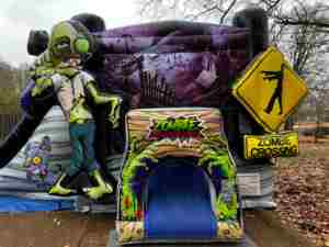 Inflable <span class=keywords><strong>de</strong></span> Aventura para Alquilar: Castillo Hinchable <span class=keywords><strong>de</strong></span> Zombis Caminantes para Celebración <span class=keywords><strong>de</strong></span> Halloween 2026 con Tobogán y Saltos - Product Image 2