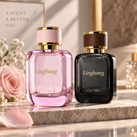 Flacon de parfum carré en verre de 50 ml avec col serti, flacon de parfum coloré avec bouchon décoratif pour emballage personnalisé en gros
