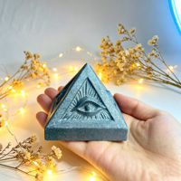 Pyramide en Shungite Naturelle à Prix Abordable avec Gravures Yeux Maléfiques pour Décoration Feng Shui, Artisanat en Cristal