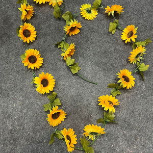 Guirlande de vigne de tournesol artificielle en vrac de 2,2 m, fleurs artificielles réalistes pour la décoration de l'arche de mariage, de la fenêtre, de l'étagère, de la maison - Product Image 2