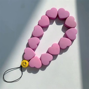 2026 Cordon anti-perte réglable pour téléphone portable en résine avec perles en forme <span class=keywords><strong>de</strong></span> cœur, breloque chaîne <span class=keywords><strong>de</strong></span> téléphone portable pour femme, bracelet <span class=keywords><strong>de</strong></span> poignet pour téléphone - Product Image 6