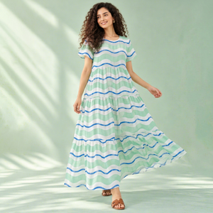 Vestido maxi de algodón y viscosa con estampado digital para mujer, vestido con volantes escalonados y cuello redondo de 56 pulgadas para uso en verano y resort - Product Image 1