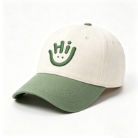 Casquette de baseball décontractée en coton à six panneaux et visière incurvée, bicolore crème et olive, avec broderie personnalisée de lettres souriantes, idéale pour l'école et les pique-niques