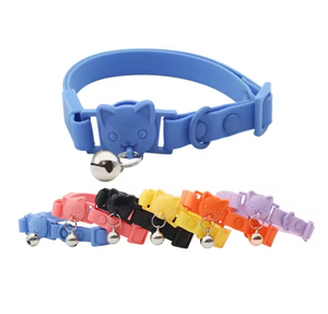 Luxuriöses Personalisiertes PVC-Katzenhalsband mit Glocke und Wasserdichter Funktion im Chinesischen Stil Einfarbig Langlebig für Haustiere - Product Image 3