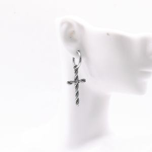 Pendientes de aro Huggie para hombre, chapados en oro, hipoalergénicos, con dije de cruz de cuerda retorcida, estilo vintage, punk, gótico - Product Image 3