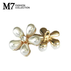MS31194新设计批发法国合金水晶花形水钻珍珠金属纽扣服装