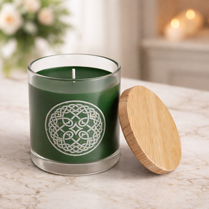 Vela de Soja de Lujo Hecha a Mano, de Combustión Lenta y Limpia, en Elegante Recipiente de Vidrio Esmerilado con Tapa de Madera, Ecológica, No Tóxica y Perfumada - Product Image 1