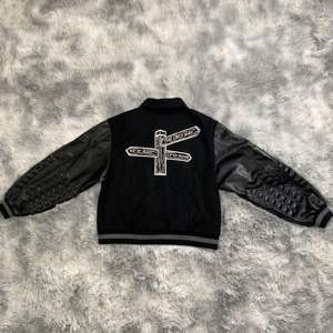 DENIMGUYS مخصص منشفة تطريز الشنيل جاكيتات رجالية أكمام جلدية بيسبول ليترمان جاكيتات اسكواش - Product Image 2