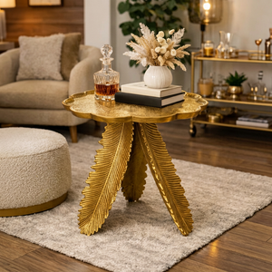 Table d'appoint en aluminium doré avec piétement en plumes, table d'appoint moderne à feuilles botaniques, table basse décorative avec plateau floral - Product Image 1