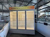 Réfrigérateur commercial vertical à refroidissement direct, vitrine de supermarché avec porte en verre