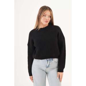 Pull basique à col rond pour femme en gros, couleur noire - Product Image 4