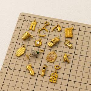 Vente en gros de micro pendentifs minuscules en acier inoxydable PVD plaqué <span class=keywords><strong>or</strong></span> 18 carats pendentifs à breloques pour la fabrication de bijoux - Product Image 2